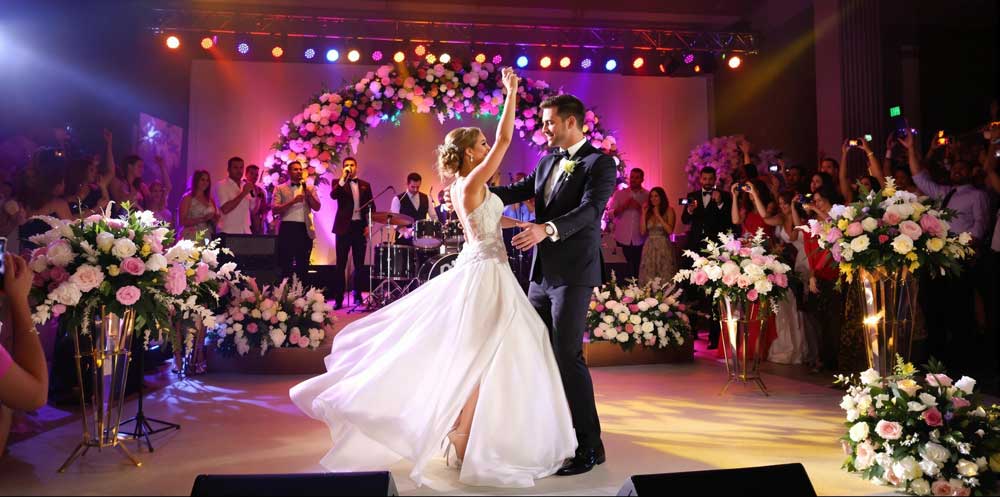 10 Things to Know Before Hiring a Wedding Live Band